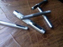 pi dai chong conveyor belt conveyor belt chong zi hollow chong zi hammer hit chong zi on screw belt hole punch