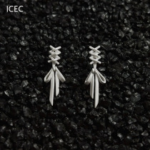 Pure white ribbon series Internet celebrity earrings small crowd high-end sense personality cold style S925 silver needle hypoallergenic earrings for women