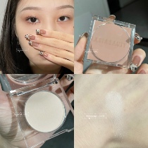 Spot kW gold kW kW kW Golden Kardashian BRIGHTEN baking honey powder to BRIGHTEN the tears dark eye groove hidden pore holding makeup