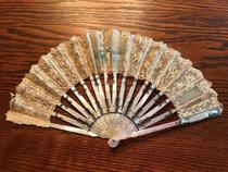 Antique fan folding fan Pearl skeleton lace hand-painted lace hollow elegant retro Western ornaments