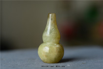 In the Ming and Qing Dynasties the old Jade gourd with the sky hole 50 * 26mm hardness is high no knife bag old bag real old Jade