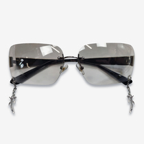  Scared to death banana FOURFORTY original millennium Y2K European and American bella street shot metal pendant gradient sunglasses