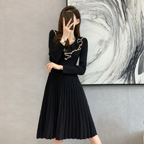 Autumn V-neck small fragrance casual high-waist sweater long skirt 2021 new womens black waist knitted bottoming skirt