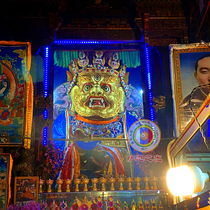 Ganzi Rui Ancient Protector Hall Protector Hall Great Black Sky Dharma ClothIng Tibetans hand-beat the ethnic style Vajra knot