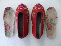 Antique collection Fine Republic of China handmade old embroidered shoes with handmade cloth insoles 