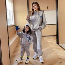 South Korean pro-child clothing 2022 new high-end mother womens clothing suit foreign air pure color splicing Korean version spring sportswear