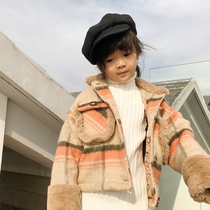 Pear small leisure girl winter thickened fresh plaid woolen coat girl hair lapel short coat E84W1628