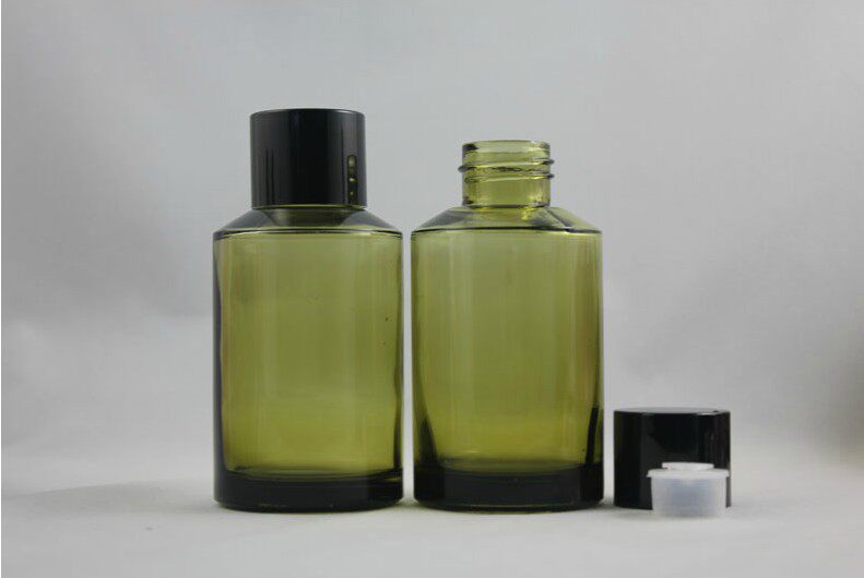 125ML light tea water bottle essential oil bottle with black aluminum cap internal plug cap plate pure dew bottle glass bottle