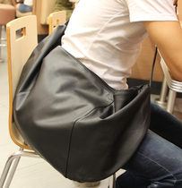Hong Kong leather dumplings Korean mens bag travel Big bag bucket bag leisure water dumpling bag shoulder bag large capacity