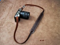 Full handmade headlayer cow leather single anti-retro camera with genuine leather camera harness deep brown press-free letters
