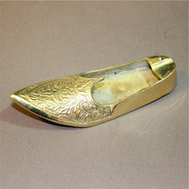 Pakistan traditional handicrafts wholesale bronze bronze sculpture boots ashtray punch heart price gifts