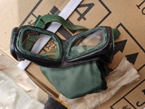 01 The material of the goggles is elegant the cloth bag is waterproof and the glasses are surrounded by sheepskin