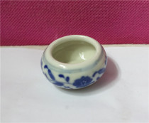 80s Jingdezhen blue and white hibiscus mini pen wash appliqué belly diameter 5 height 2 cm can be made lid with flaws