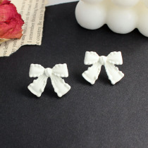 South Korea small cute and gentle white teenage girl butterfly knot ear nail minimalist with no earbuds ear clip