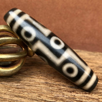 Tibet Tianzhu Tibetan Tibetan Tibetan Tibetan areas return to pure celestial beads nine eyes celestial beads wrapped pulp weathered cinnabar