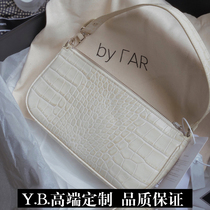 By far Ni Ni the same underarm bag Rachel crocodile pattern middle ancient baguette head layer cowhide retro shoulder bag