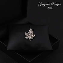 Suite with simple leaf breast needle accessories with small buckle pin Japanese exquisite plant bra