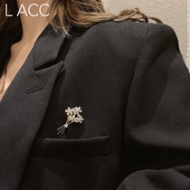 Korean chest needle female high-grade flower bouquet pearl Japanese tide sex needle collar button anti-walking accessories