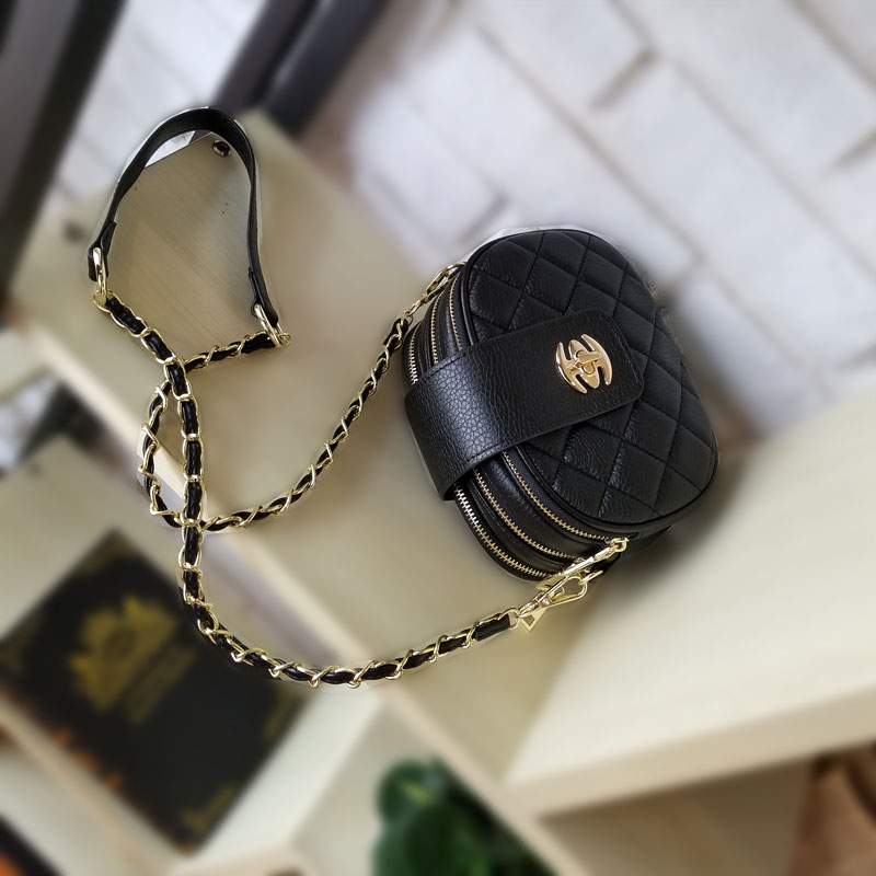 March's high-class bag is full of foreign flavor, small fragrance, and texture. The new Mini-Bag is red and fashionable in 2019.