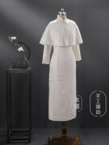 Hibiscus cheongsam Moonlight slim white high grade cloak Low Slit daily hand-made edging custom winter
