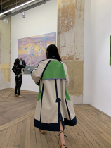 le rouge zhou Meimei 22 spring hidden blue beige collision color splicing polo collar hair side down swing long style clothes