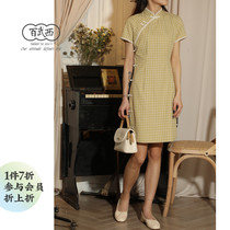 Shopping mall with the same Baiwu Xixia retro literature and art yellow one-word buckle check pattern waist side split cheongsam women 1492