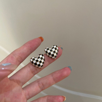 Lin meat finished Japan and South Korea cold wind love black and white checkerboard retro small net red earrings personality 925 silver earrings