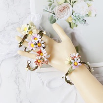 Forest wrist flower child girl flower small fresh daisy hand flower Best friend bridesmaid dance performance hand ring