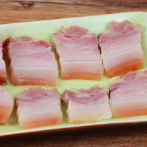 Pickled fresh bacon knife plate fragrant brisket air dried pork belly pork pork 500g Shanghai wind meat