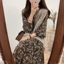 2021 New French niche knitted vest French retro small floral dress two-piece dress women