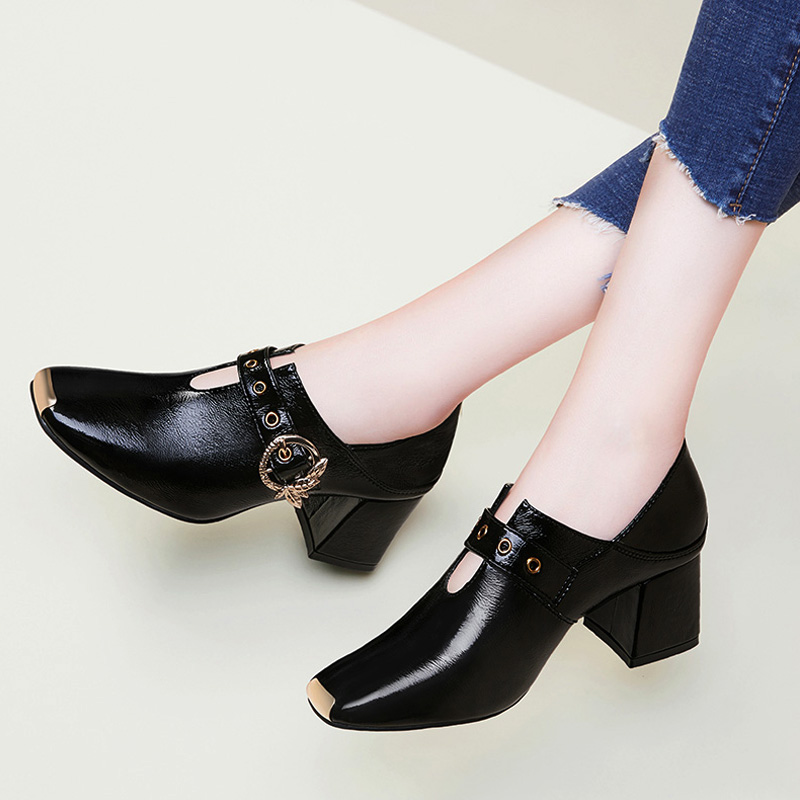 Black high-heeled women's thick-heeled square-toed Retro Leather shoes in autumn 2018