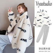 Pregnant womens autumn and winter suits out fashion new net red Lamb hair sweater large size cardigan coat thick winter