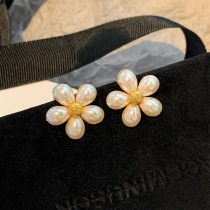 Gentle retro flower pearl earrings female niche design sense advanced 2023 new trendy earrings temperament earrings