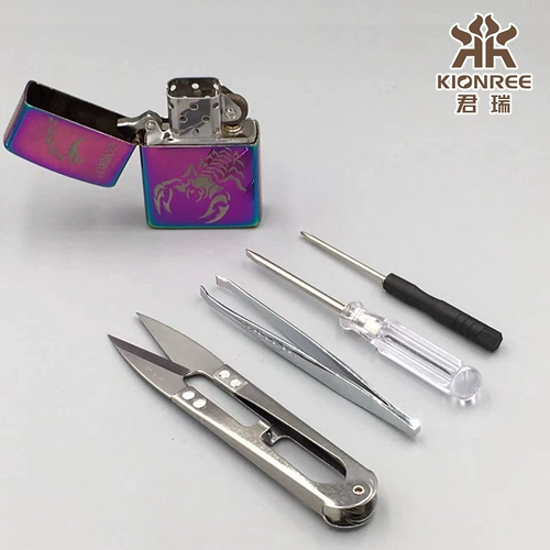 Зажигалка с аксессуарами на керосине, набор инструментов, ножницы, пинцет, отвертка