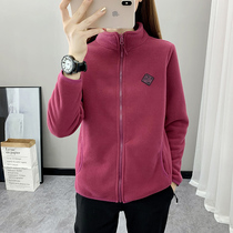 Catching the female coat of autumn and winter rocking granules outdoor climbing to warm and thicken mom middle-aged charge coat