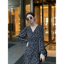 Long sleeve V collar floral dress female 2021 Autumn New French temperament waist slim long dress