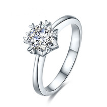 50-point effect snowflake diamond ring Female 18K gold snowflake diamond six-claw diamond ring Wedding proposal live mouth diamond ring