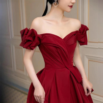 Satin toast to brides with a line of shoulder wine red color High feeling at large princess wedding gown woman engagement dress