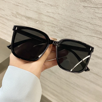 Male and female couples drive polarized sunglasses Korean version of the tide flat sunglasses Anti-UV street shot thin white glasses