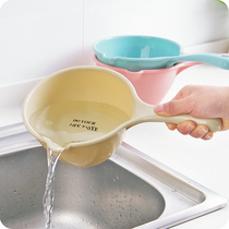 Plastic thickened candy colored water scoop baby shampoo cup baby bath water scoop kitchen long handle water spoon