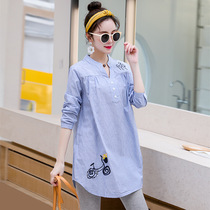 Pregnant women spring fashion mom fashion 2021 new top striped shirt Korean version of the new medium-long loose long-sleeved