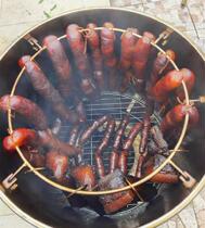 Bucket stove smoked bacon smoked bacon smoked outdoor stove Grill charcoal fire homemade skewer simple burning firewood