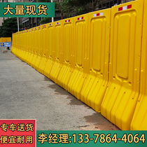 Water Horse Containment 1 8 m 1 5 m Water Injection Fencing Municipal Road Temporary Construction Resistant Crash Avoidance Bucket Outbreak Isolation