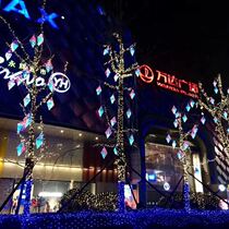 Hotel atrium shop Holiday tree lighting Laser symphony 8-sided diamond outdoor waterproof decorative light pendant