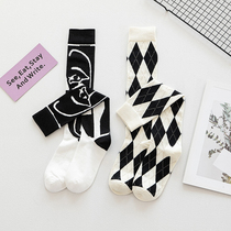 2 pairs of black and white calf socks simple and fashionable