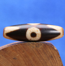 Tibet enshrined a hundred years old material to pure celestial agate chalcedony three-eyed celestial beads 14X50mm pendant necklace