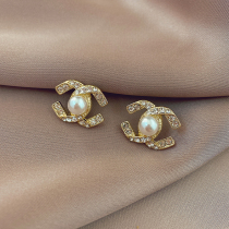 925 Silver Needle Small Fragrance Earrings Female Niche Design High-end Earrings 2023 New Explosive Style Imitation Pearl Earrings