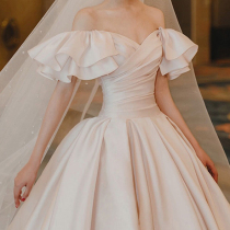 French satin senior sense wedding dress 2021 new bridal main wedding dress light luxury retro small man big tail Thin Thin