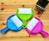 Mini desktop cleaning brush computer brushed keyboard brush small sweep to set the dustpan suit with a shovel brush
