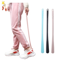 Plastic shoehorn lazy shoe slip extended shoe lift to send the elderly easy to wear shoes gift pregnant woman shoe lift
